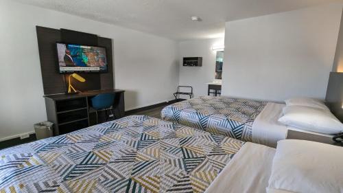 Leominster Hotel | Motel 6-Leominster, MA