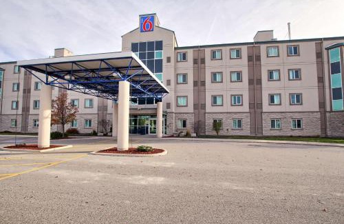 Westminster Hotel | Motel 6-London, ON - Ontario