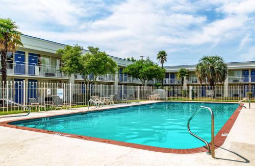 Natchitoches Hotel | Motel 6-Natchitoches, LA