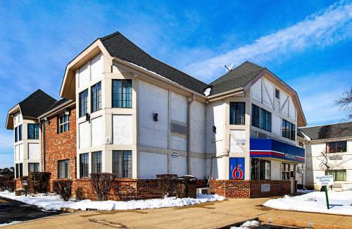 Palatine Hotel | Motel 6-Palatine, IL - Chicago Northwest