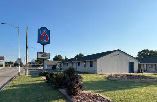 Ponca City Hotel | Motel 6 Ponca City, OK