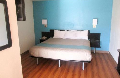 Prairie Du Chien Hotel | Motel 6-Prairie Du Chien, WI