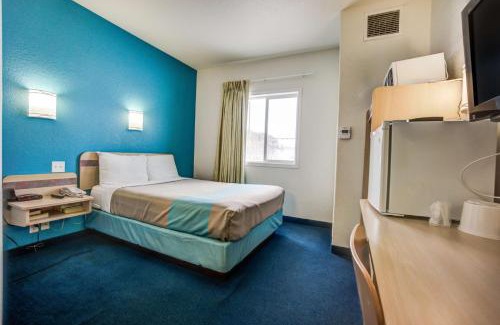 Red Deer Hotel | Motel 6-Red Deer, AB