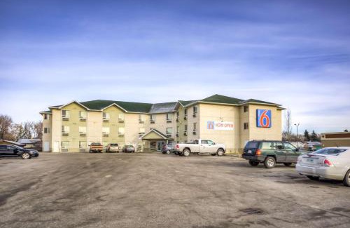 Regina Hotel | Motel 6-Regina, SK