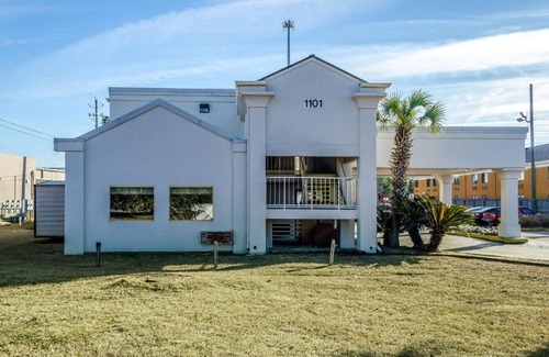 Saraland Hotel | Motel 6-Saraland, AL