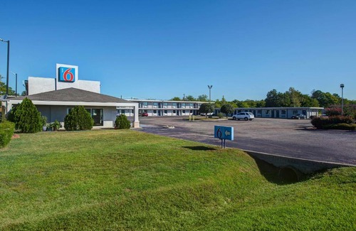 Sulphur Springs Hotel | Motel 6-Sulphur Springs, TX