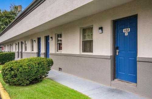 Neptune City Hotel | Motel 6-Tinton Falls, NJ