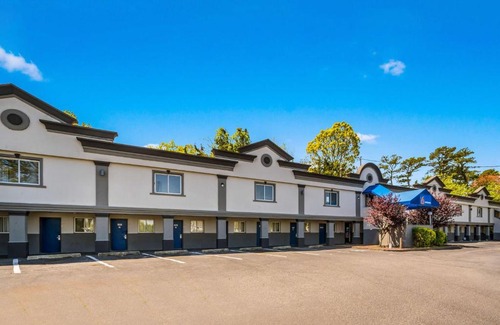 Point Pleasant - Toms River Hotel | Motel 6-Toms River, NJ