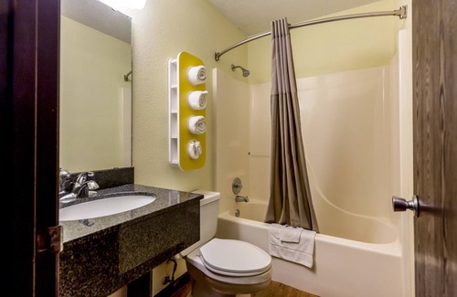 Troy Hotel | Motel 6 Troy, IL