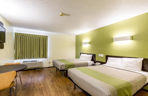 Troy Hotel | Motel 6 Troy, IL