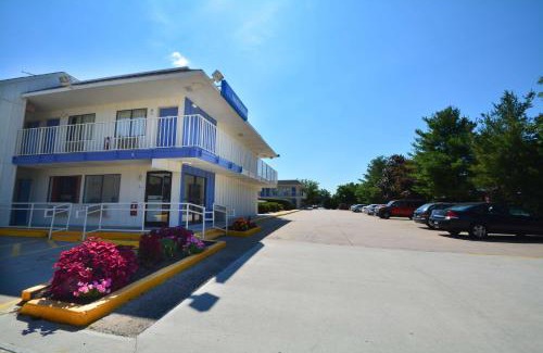 Windsor Locks Hotel | Motel 6-Windsor Locks, CT - Hartford