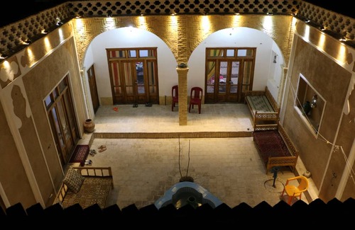 Varzaneh House | Motel ∙ 8 guests