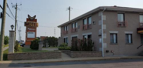 Brossard Hotel | Motel Falcon