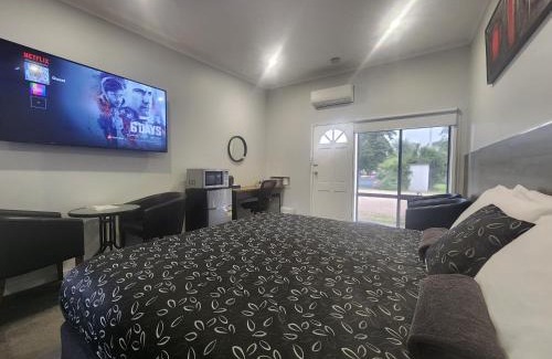 Sale Hotel | Motel24Seven and Apartments