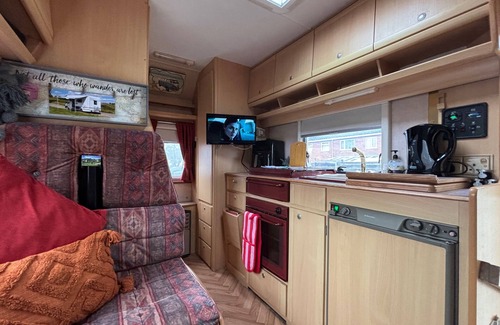 Measham Ski Chalet | Motorhome in Hinckley- Sleeps 3- Pet Friendly