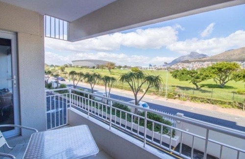 Mouille Point Apartment | Mouille Point Mountain View 2 Bedroom