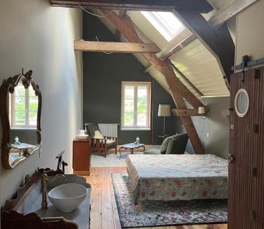 Saint-Symphorien-de-Marmagne Bed & Breakfast | Moulin de Maupoy