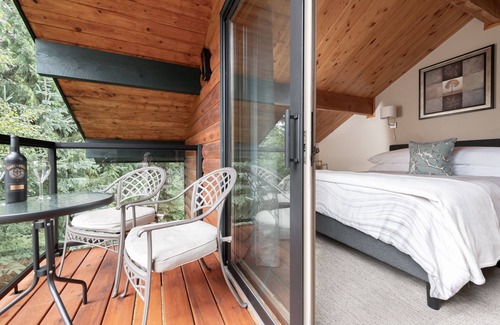 Mount Robson Cabin | Mount Robson Mountain River Lodge