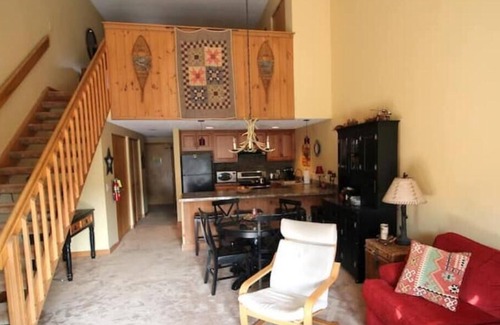 West Dover House | MOUNT SNOW CHALET/LOFT CONDO