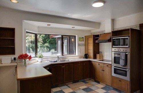 Springfield House | Mountain Bike Manor | Spacious with Spa Pool