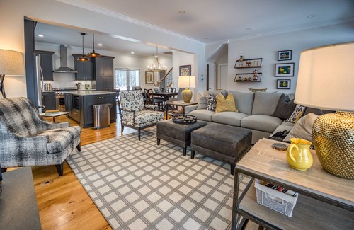 Lanesborough House | Mountain Blossom Retreat by Evergreen Home