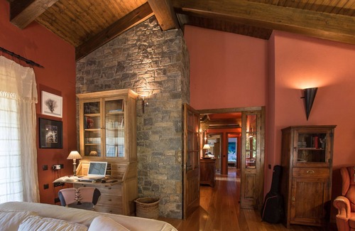 Vilallonga de Ter House | Mountain Chalet- Les pedres