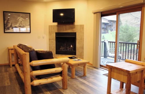 Iron Mountain Hotel | Mountain Chalet Perfect for Outdoor Enthusiasts - Hiking & Fishing Nearby