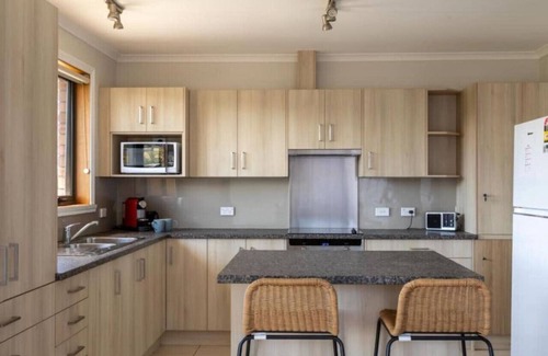 Deloraine House | Mountain Explorer - perfect base for exploring