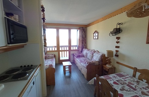 Belle Plagne Apartment | MOUNTAIN-STYLE APARTMENT AT THE FOOT OF THE SLOPES SLEEPS 5