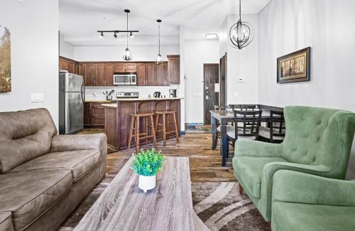 Canmore Apartment | Mountain Getaway in Canmore - Sleeps 6 - Pool & Hottub