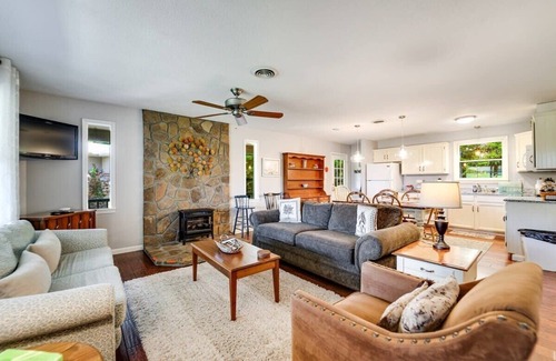 Franklin House | Mountain home w/views & poker table, serene setting