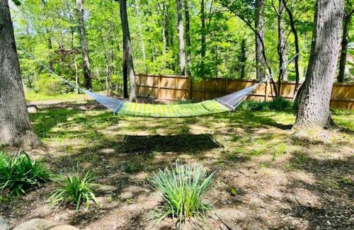 Kabletown House | Mountain Lake Retreat - hot tub, lake, fire pit, wineries, restaurant