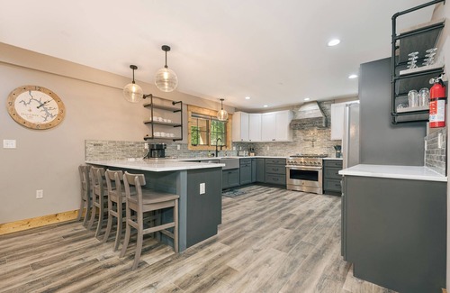Oakland House | Mountain Laurel: New, Lake Access w. Dock Slip, Hot Tub, Dogs OK
