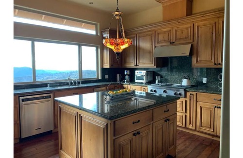 Forest Meadows House | Mountain Lodge with Panoramic Views