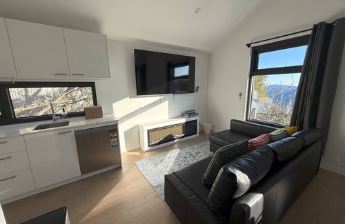 Mount Buller House | Mountain Luxe a Stylish 3BR Villa 450m to Main Lift