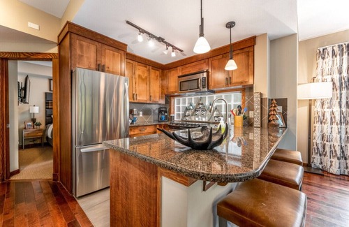 Canmore Condo | Mountain Memories - Luxury Condo - Outdoor Pool, Hot Tub & Sauna