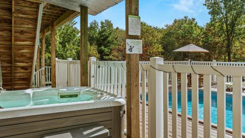 Long Pond House | Mountain Mindset by AvantStay Pool Hot Tub Game Room Firepit