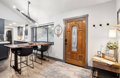 Pollock Pines Cabin | Mountain modern cabin close to Apple Hill wineries and Sly Park Recreation area.