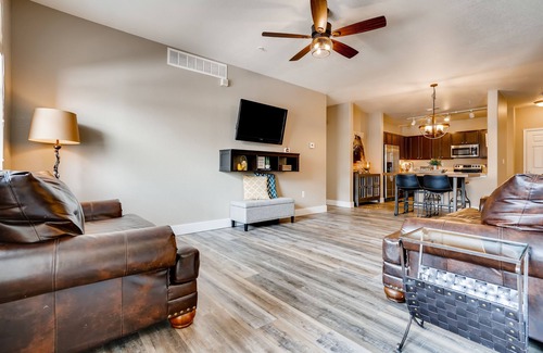 Cottonwood Condo | Mountain Modern Luxury 3BR 2BA Attach Garage near DTC/Parker-Short and Long Term