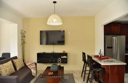 IronShore Estates Apartment | Mountain & Ocean Balcony Views~ Fully A/C~ Close to Beach & Airport~ Fast Wi-Fi