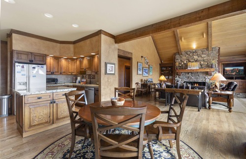 Pleasant Valley House | Mountain Retreat-Amazing Views-Gourmet Kitchen-Air Conditioning STR2024-038