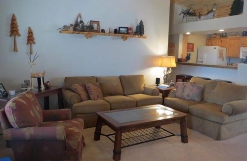 Heber Cabin | Mountain Retreat - Pet Friendly Cabin