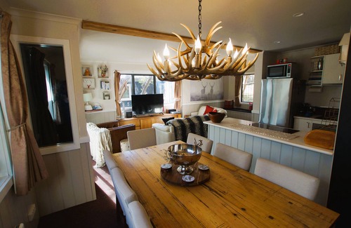 Mount Buller House | Mountain Retreat Suitable for 2 Families, Sleeps 8