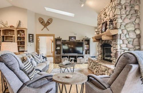 Black Hawk House | Mountain Retreat Sauna Deck Views Sleeps 10