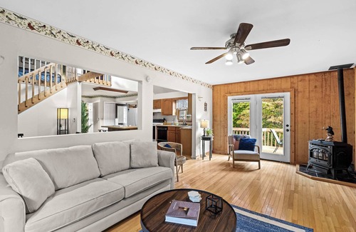 Great Cacapon Cabin | Mountain Retreat w/HotTub, Spacious Deck & FirePit