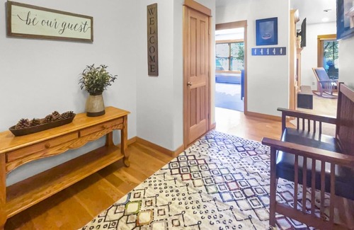 Sisters House | Mountain Sage - Walk to everything in Sisters from this spacious Sisters