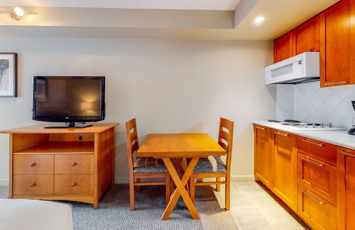 Whistler Village Apartment | Mountain studio with jetted tub & fireplace - walk to lifts - near golf