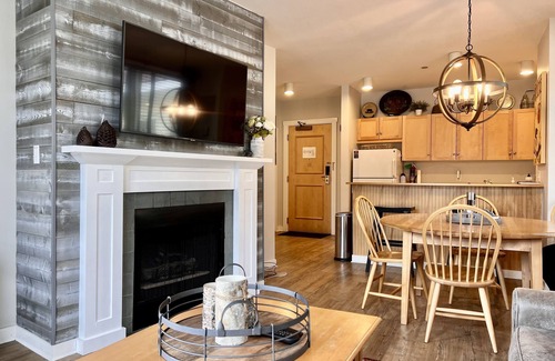 Stratton Mountain Condo | Mountain & sunset views from balcony! Heated pool/spas, walk to lifts & village!
