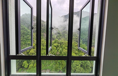 Ulu Kinta Apartment | Mountain & Theme Park Views' Cozy Suite