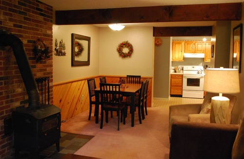 Bartlett Condo | Mountain-Themed Condo at Popular Seasons at Attitash Resort, WiFi, 2 HD TVs